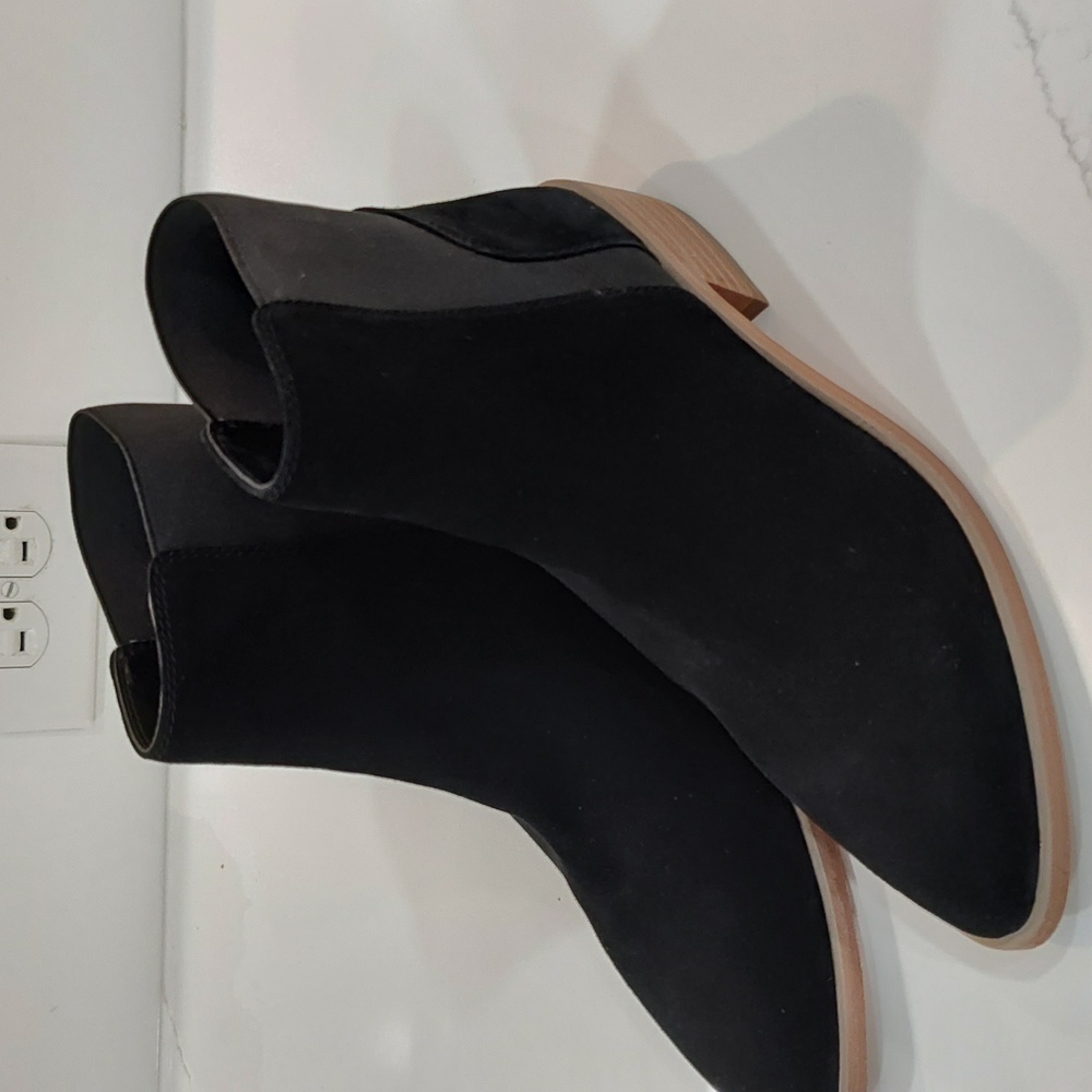 Suede pointy toe boots